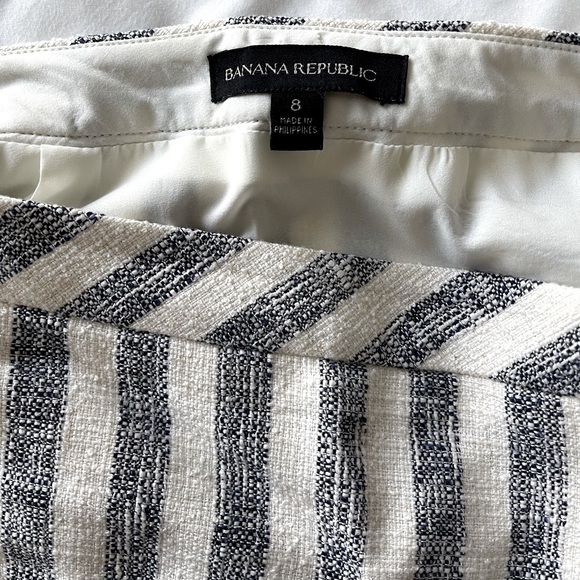 Banana Republic Stripe Tweed Pencil Skirt in Blue and Cream (size 8) - Picture 3 of 8